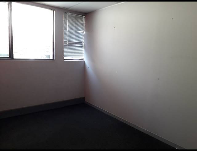 1,172M² BUSINESS TO LET IN IRENE